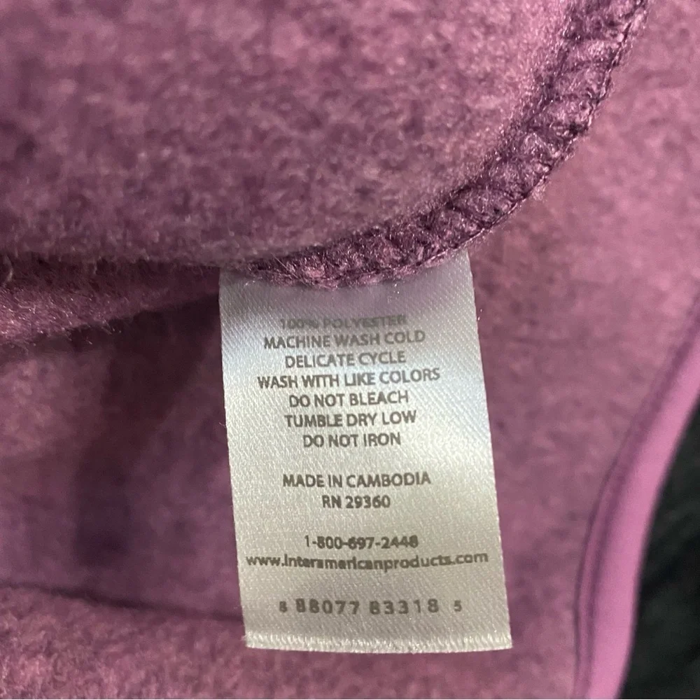 Dip ladies pink jacket size small.  Pockets, zip‎ closure athletic outdoor